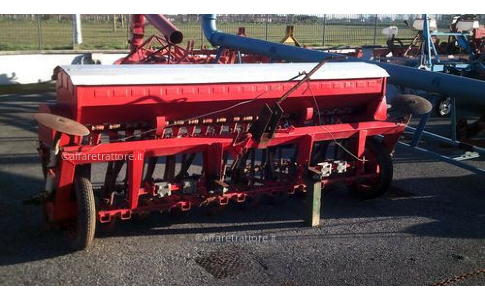 USED CARRARO PAMPAS 300 WHEAT SEEDER - 1