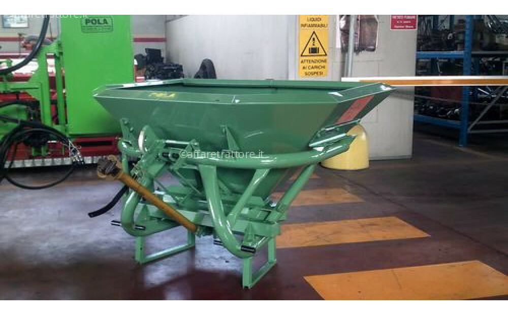 USED AMAZONE ZAF603 FERTILIZER SPREADER - 1