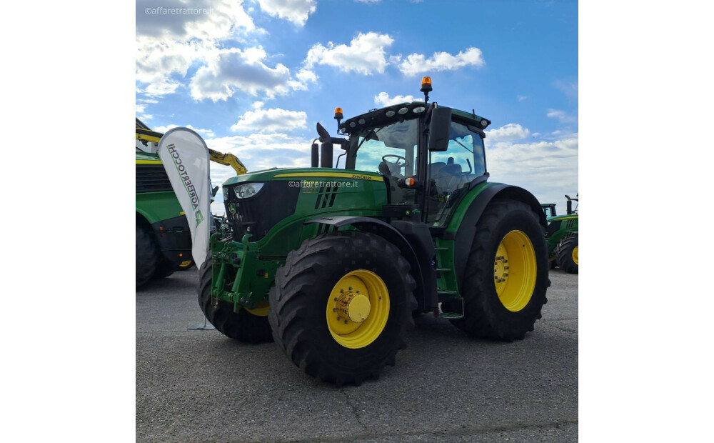 John Deere 6215R Usato - 2