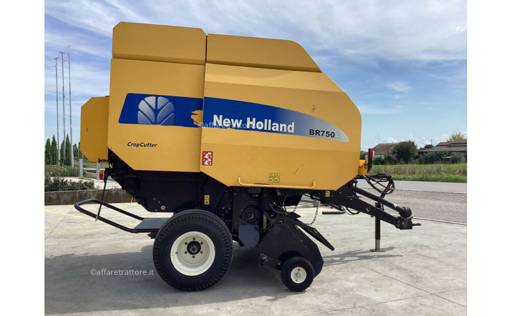 New Holland BR750 Used - 8