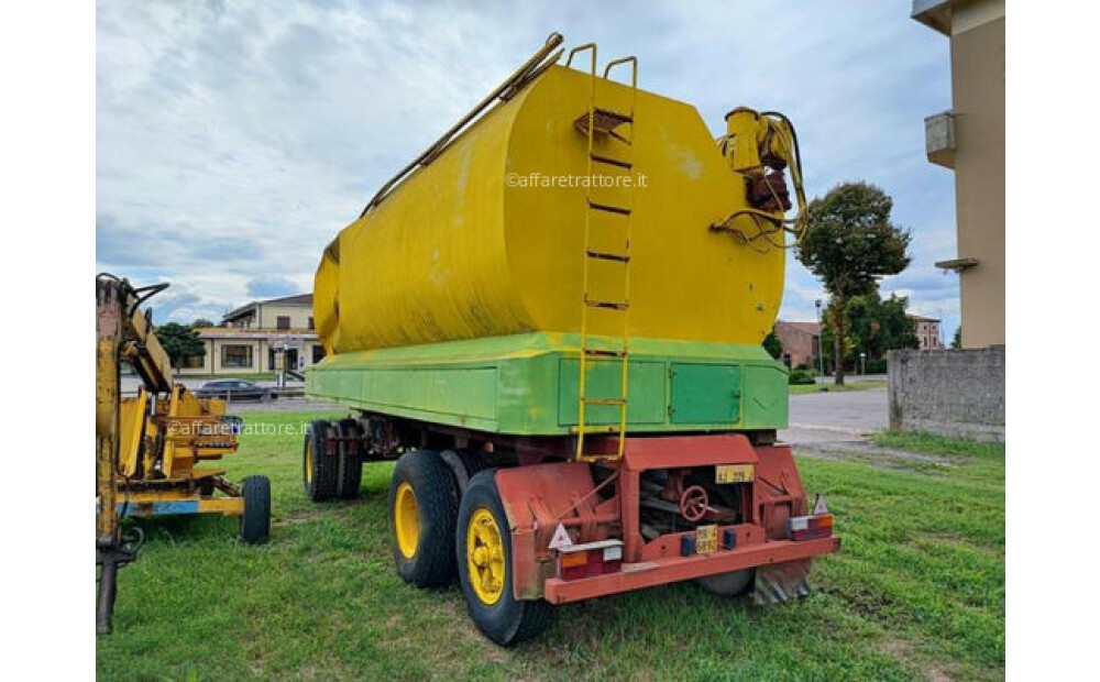 3 axle grain tanker - unloading auger Used - 5