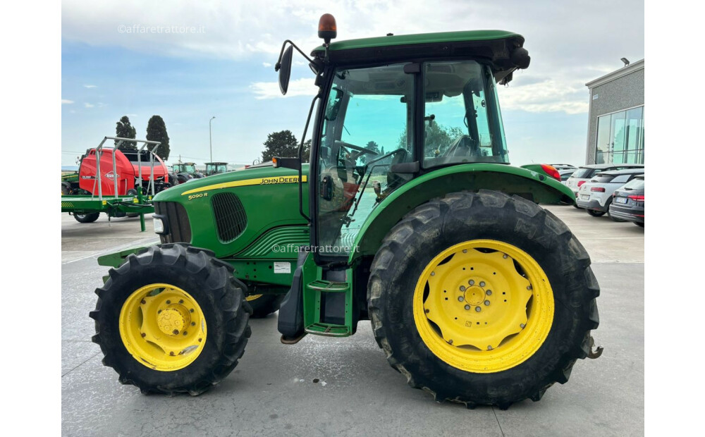 John Deere 5090R Used - 5